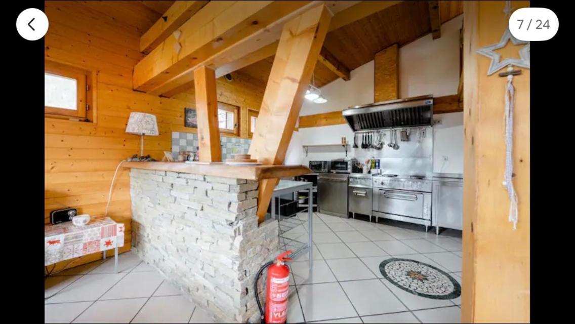 Central Hostel Châtel Exteriör bild