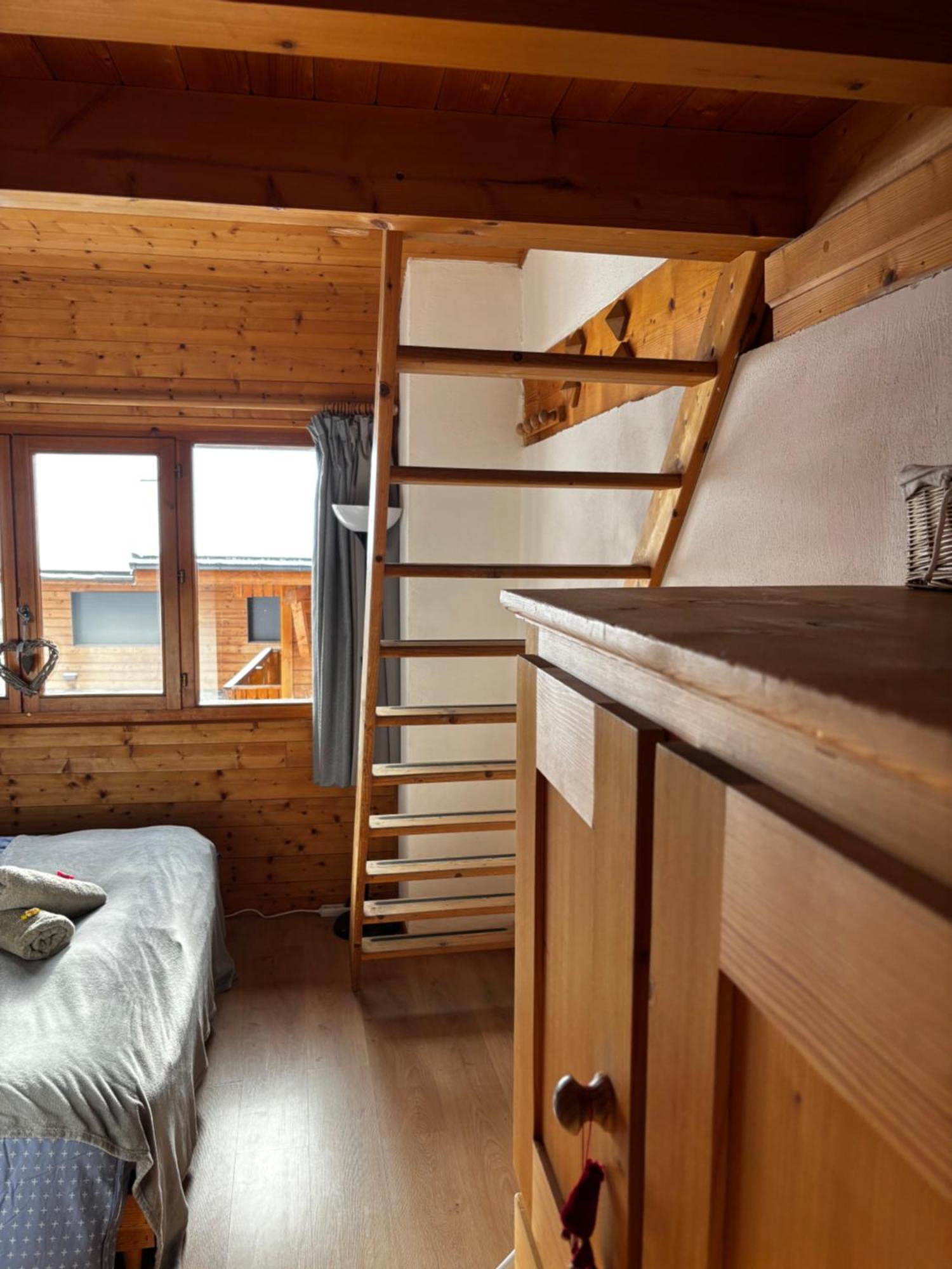 Central Hostel Châtel Exteriör bild