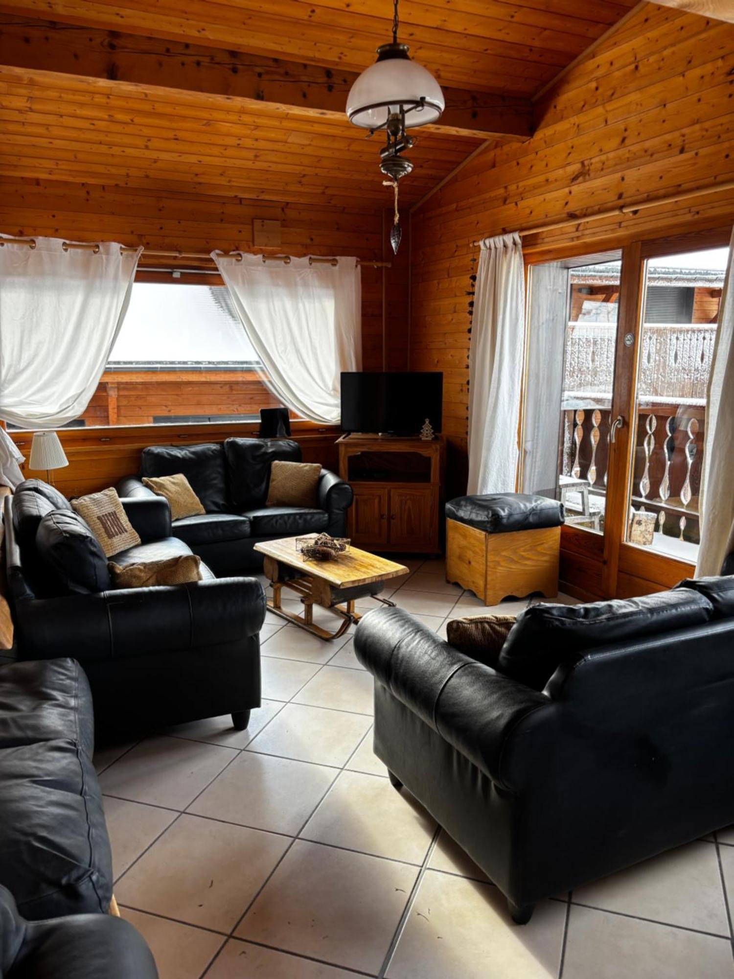 Central Hostel Châtel Exteriör bild