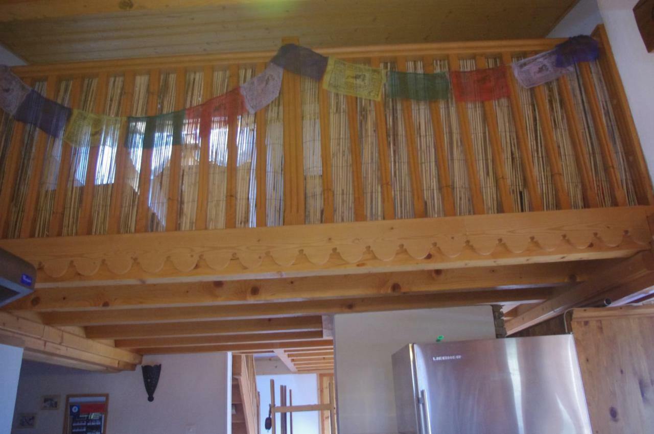 Central Hostel Châtel Exteriör bild